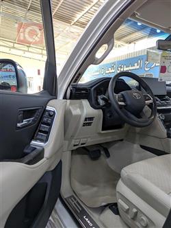 تۆیۆتا لاند کروزەر